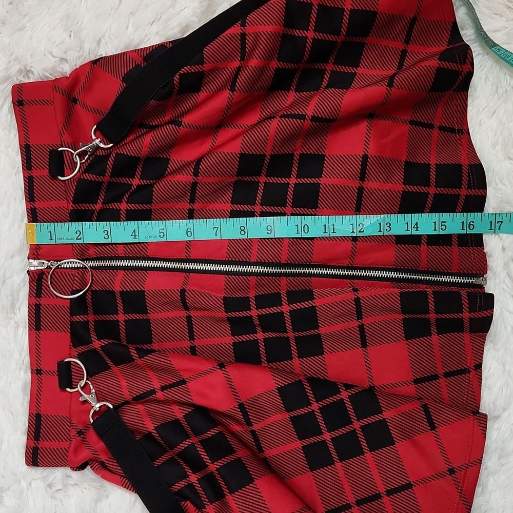 Black & Red Plaid O-Ring Gothcore Skater Skirt - Picture 7 of 7